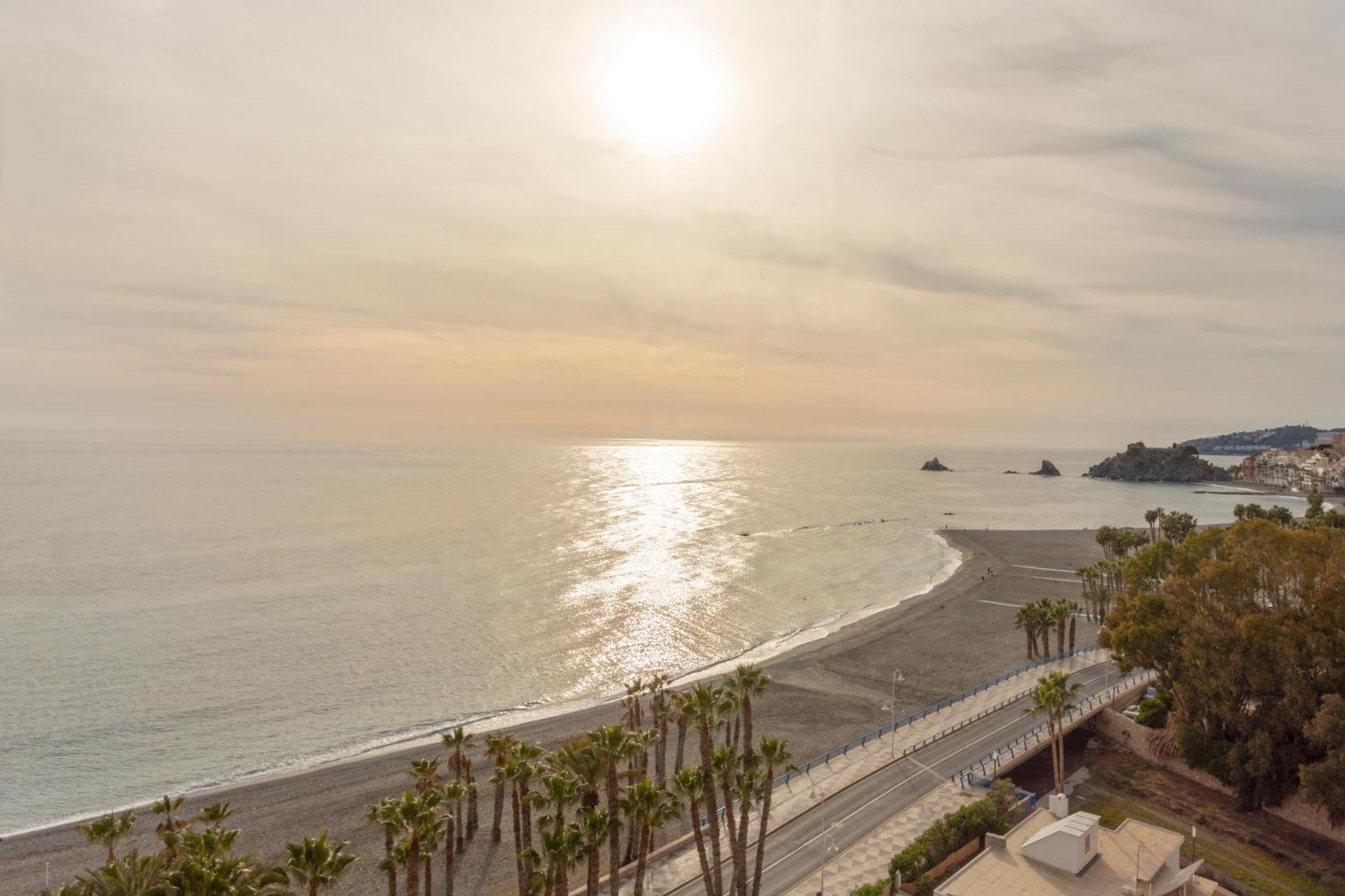1003 - Seafront Apartment On El Paseo - Air Conditionning - Wi-Fi - Smart Tv Almunecar Luaran gambar