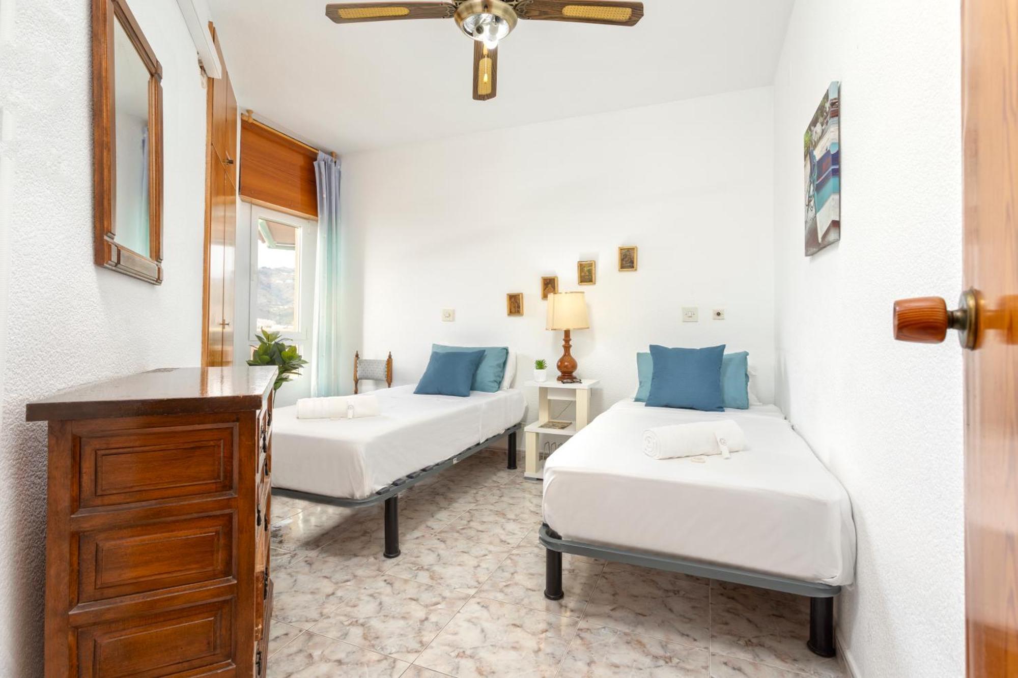 1003 - Seafront Apartment On El Paseo - Air Conditionning - Wi-Fi - Smart Tv Almunecar Luaran gambar