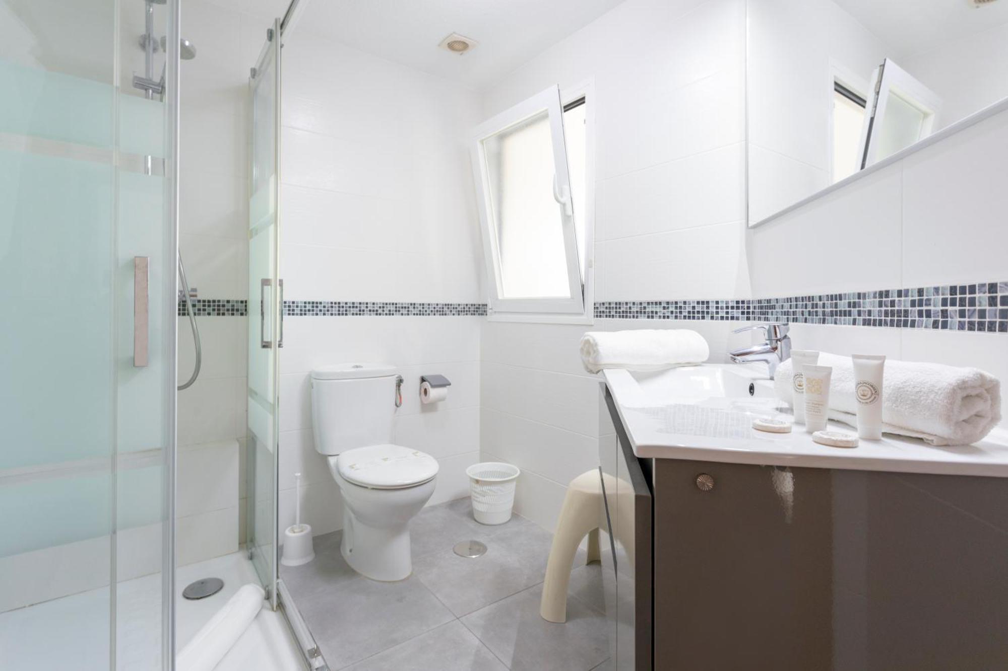 1003 - Seafront Apartment On El Paseo - Air Conditionning - Wi-Fi - Smart Tv Almunecar Luaran gambar